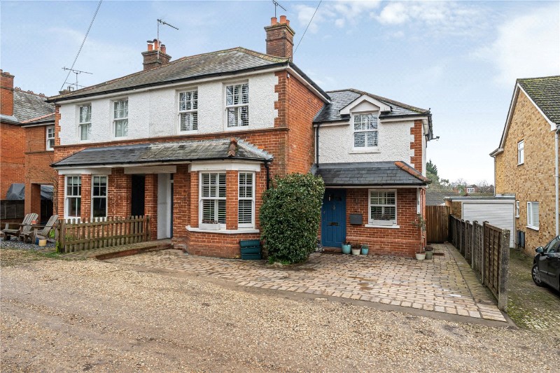 West End Grove, Farnham, Surrey, GU9