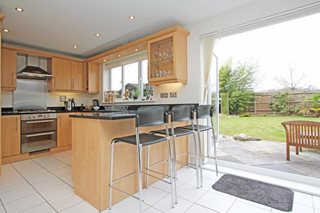 Eaves Close, New Haw Road, Addlestone, KT15