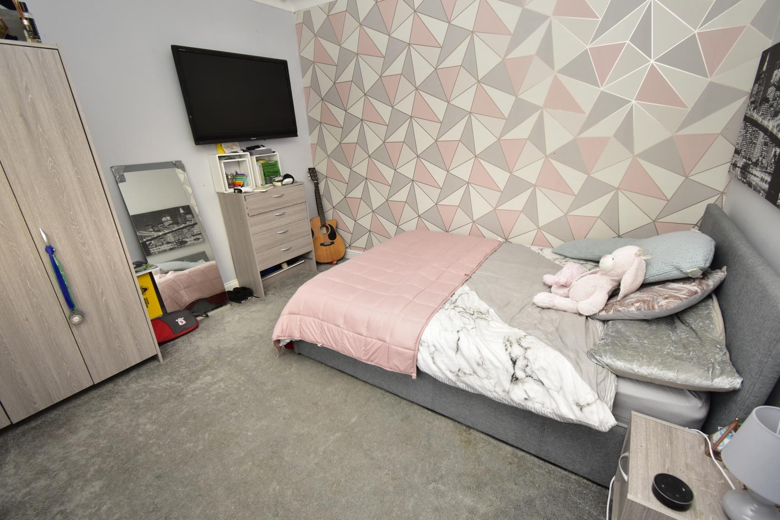 A BEDROOM 2.JPG