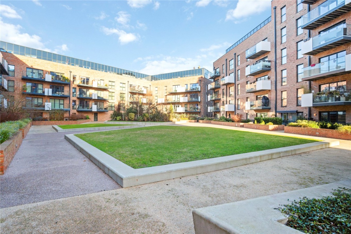 1 bedroom property for sale in Station Approach, London, SE26 (Ref