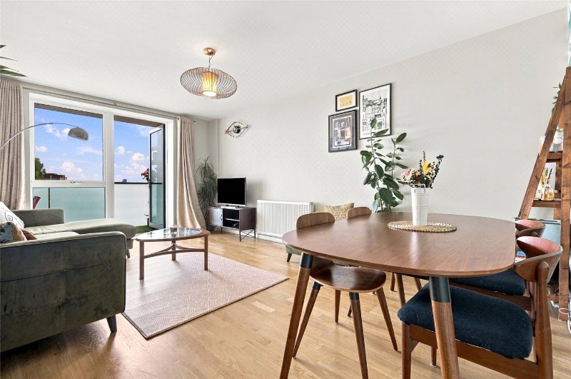 Bathurst Square, London, N15