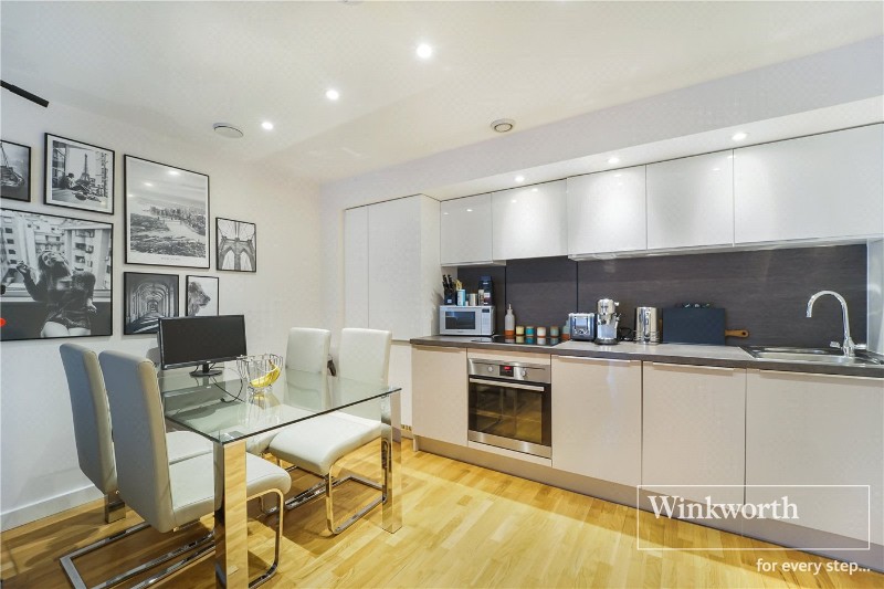 Baltic Avenue, Brentford, TW8