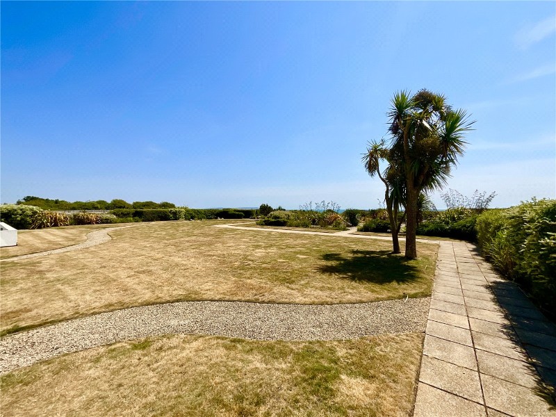 Seascape, 27 Wharncliffe Road, Highcliffe, Dorset, BH23
