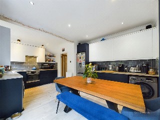 Parbury Rise, Chessington, KT9