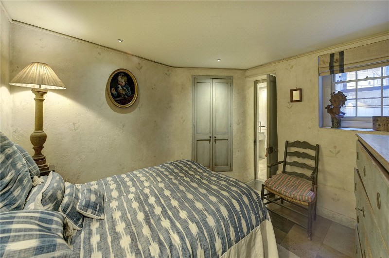 Holland Street, London, W8