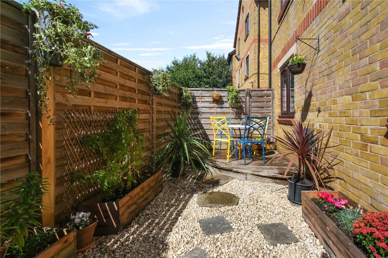 Riverside Close, London, E5