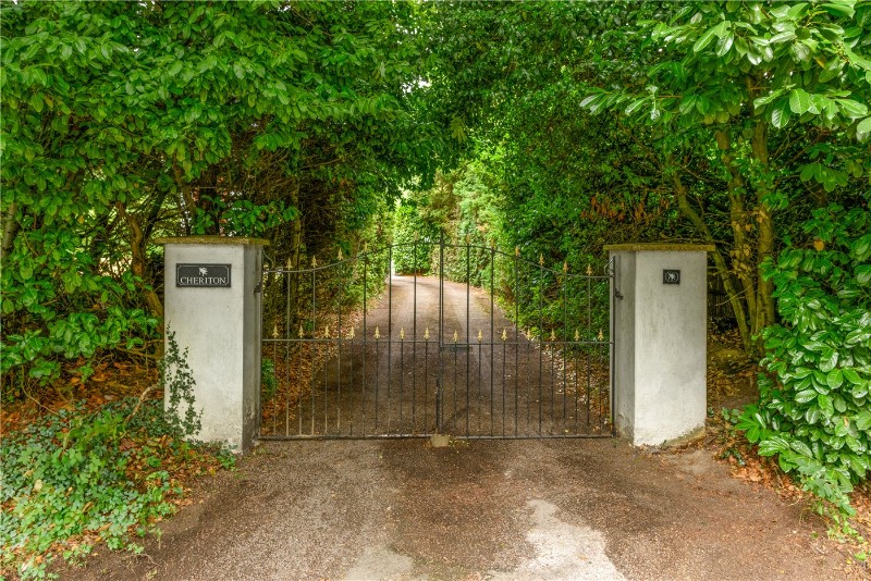 Byfleet Road, Cobham, Surrey, KT11