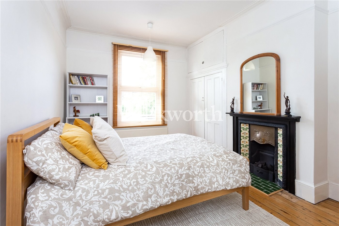 5 bedroom property for sale in Derwent Road, London, N13 (Ref PGN190303