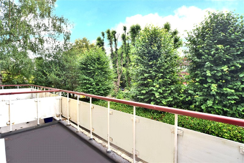 Woodmansterne Lane, Banstead, Surrey, SM7