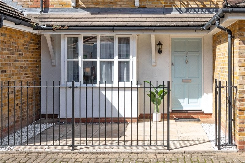 Cottesloe Mews, London, SE1