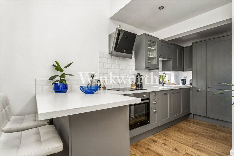 Pilgrims Close, London, N13