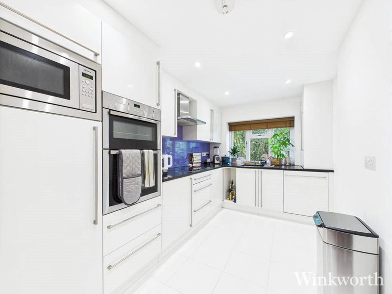 Gunnersbury Avenue, Ealing, London, UK, W5