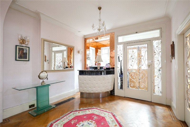 Gunnersbury Avenue, London, W5