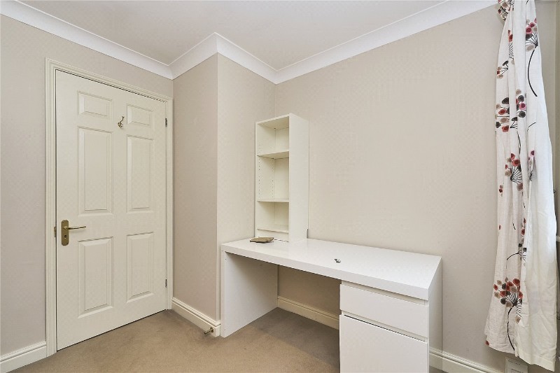 Saint Andrews Gardens, Cobham, Surrey, KT11