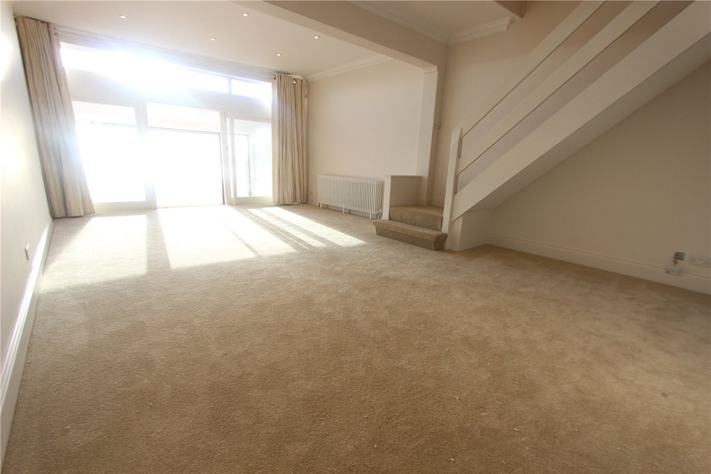 2 bedroom property to rent in Leigh Hill, LeighonSea, Essex, SS9 (Ref