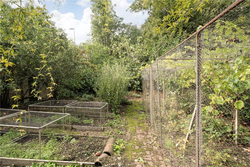 Westmead, London, SW15
