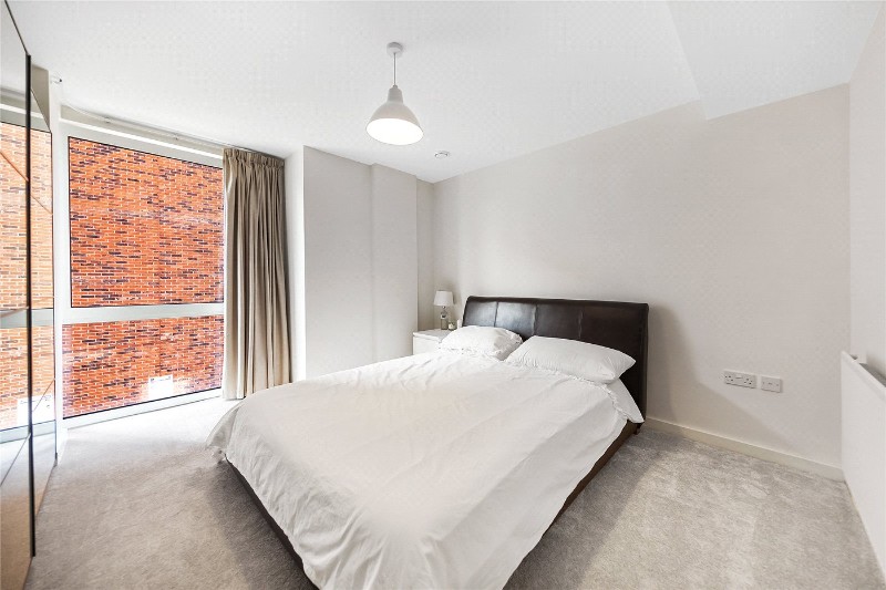 High Street, London, TW8