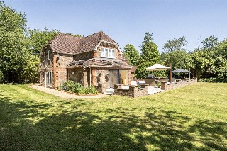 Moor Park Way, Farnham, Surrey, GU9