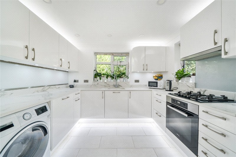 Swingate Road, Farnham, Surrey, GU9