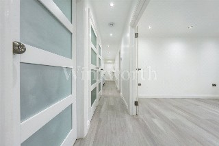 Wayside, London, NW11