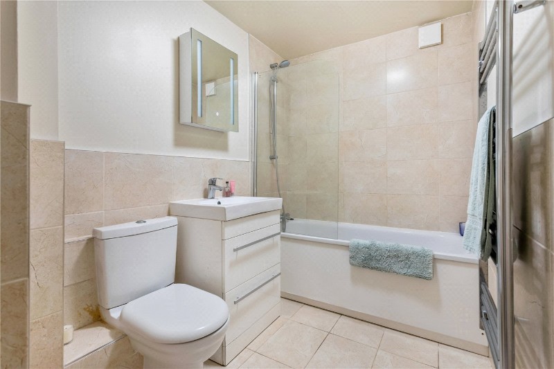 Lisle Close, London, SW17