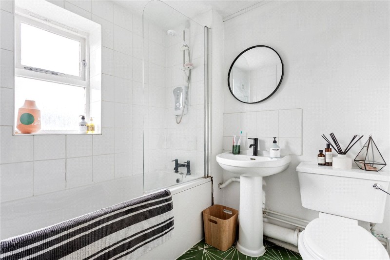 Molyneux Drive, London, SW17