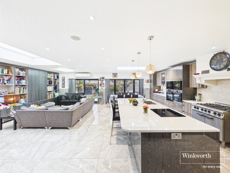 Edgwarebury Lane, Edgware, HA8