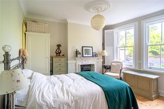 Salford Road, London, SW2