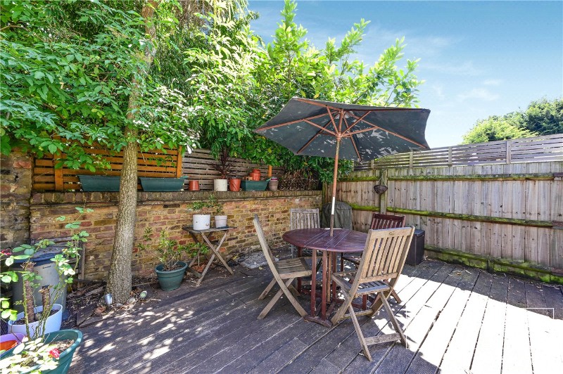 Surrey Crescent, London, W4