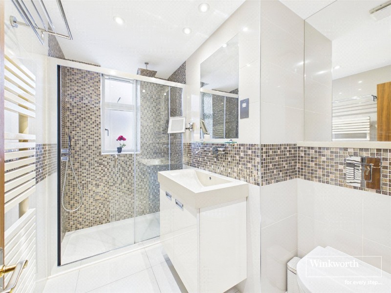 Edgeworth Crescent, London, NW4