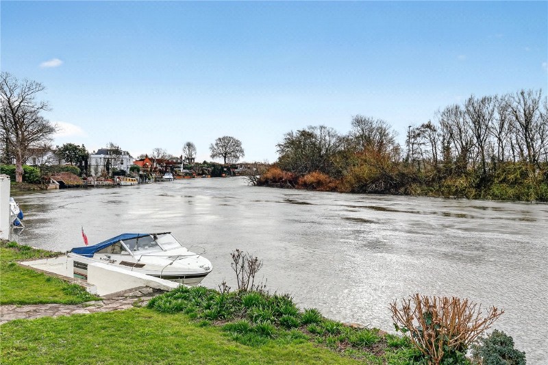 Russell Road, Shepperton, Surrey, TW17