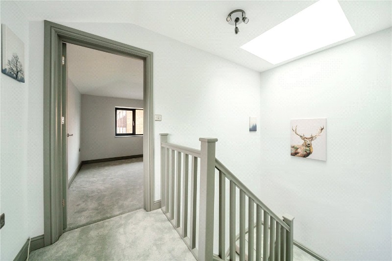 Dollis Drive, Farnham, Surrey, GU9