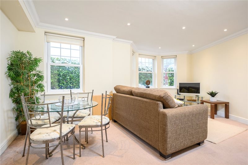 Park Rise, Leatherhead, Surrey, KT22