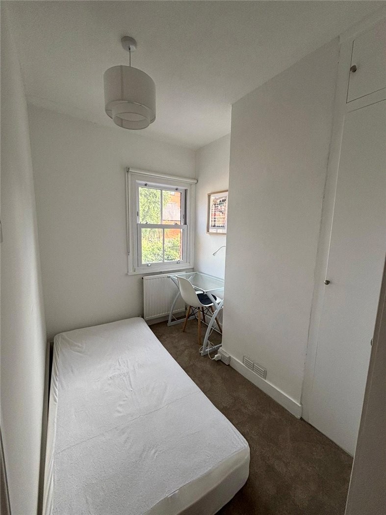 Victoria Road, Farnham, Surrey, GU9