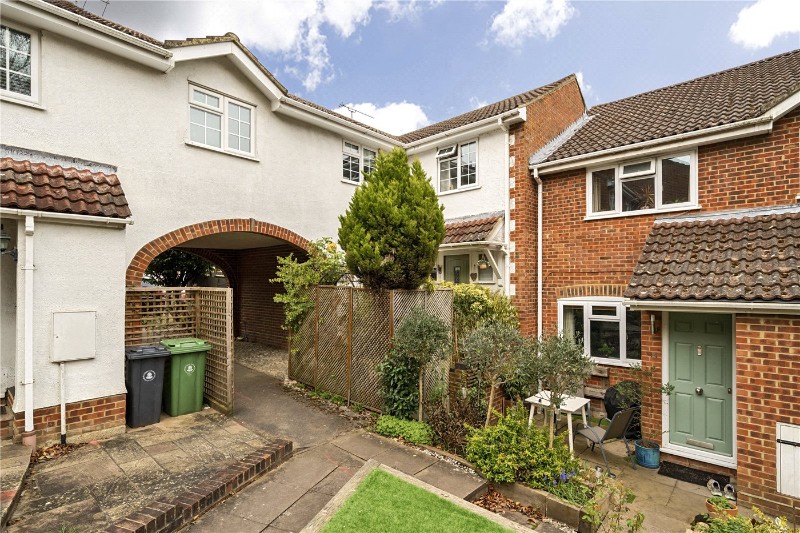 Arthur Close, Bagshot, GU19