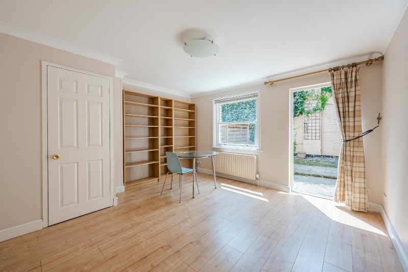 Usborne Mews, SW8