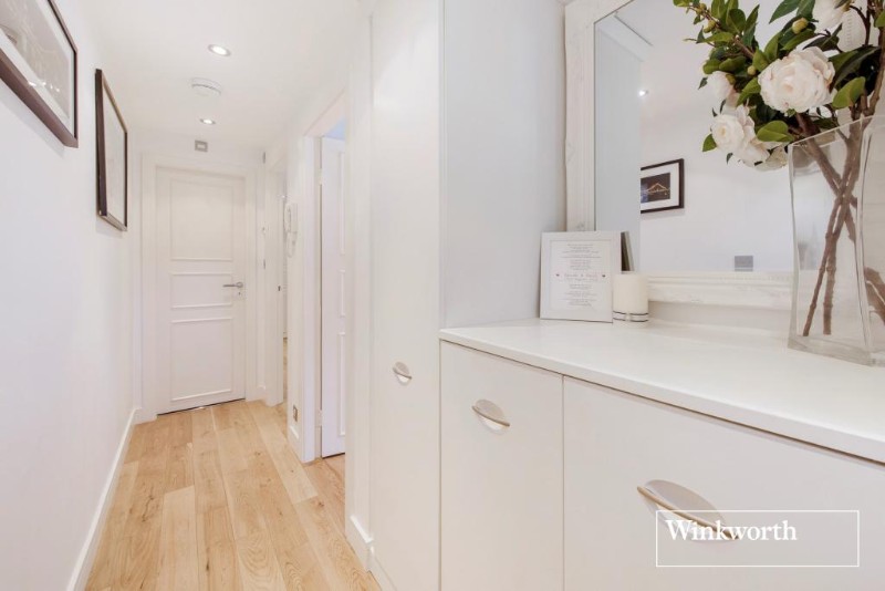 Hamlet Square, Golders Green, London, NW2