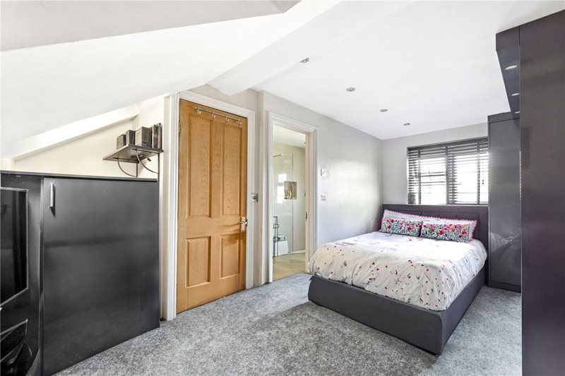 Graveney Road, London, SW17