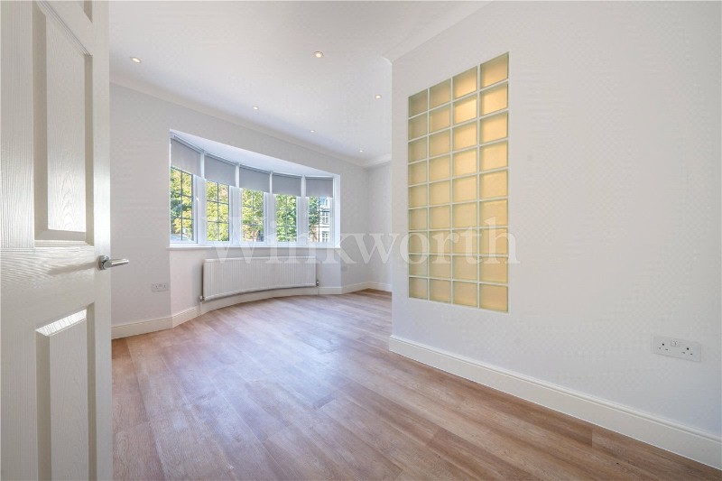 Woodstock Road, London, NW11