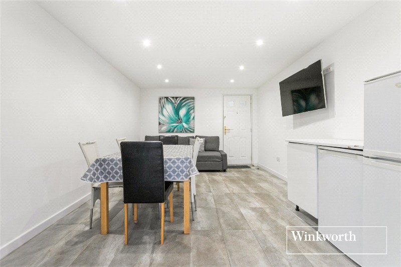 Brent Place, Barnet, EN5