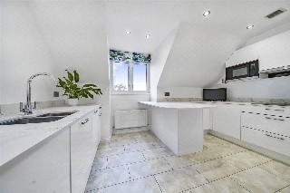 Swingate Road, Farnham, Surrey, GU9
