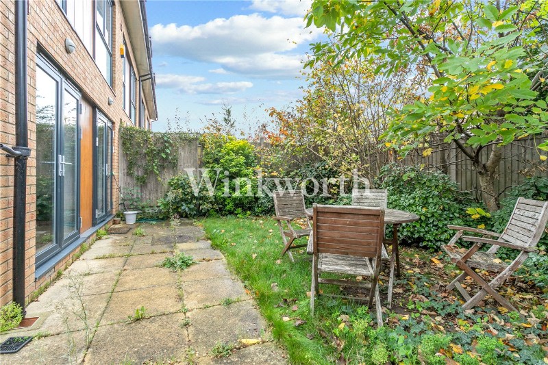 Belz Drive, London, N15