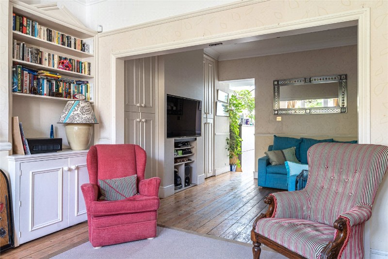 Holmdene Avenue, London, SE24
