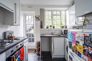 Leigham Avenue, London, SW16