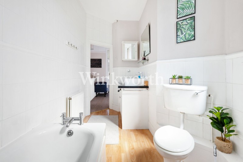 Caversham Avenue, London, N13