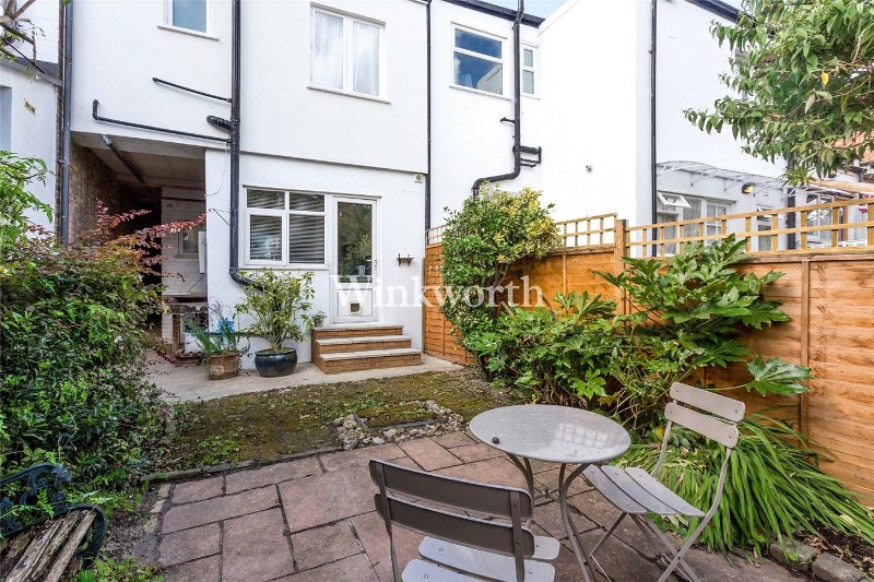 Alexandra Park Road, London, N22