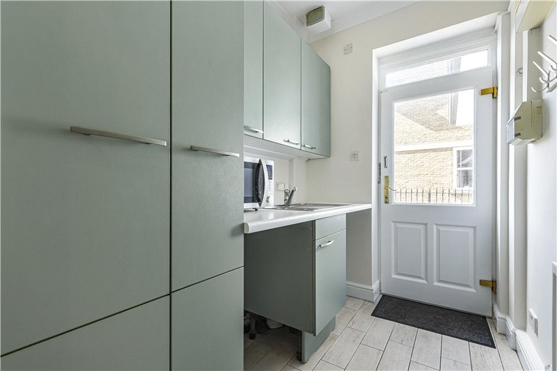 Devereux Lane, Barnes, London, SW13