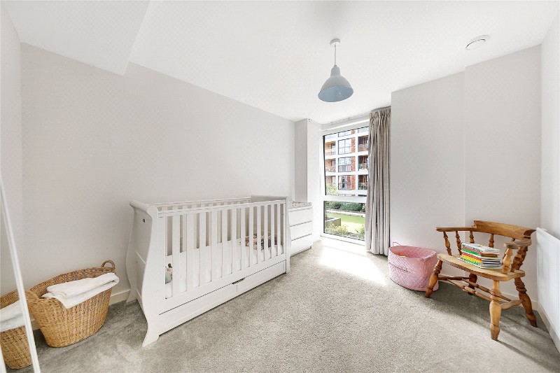 High Street, London, TW8