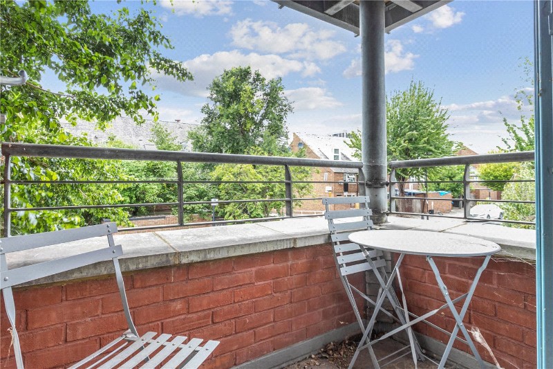 Wellington Square, London, N1