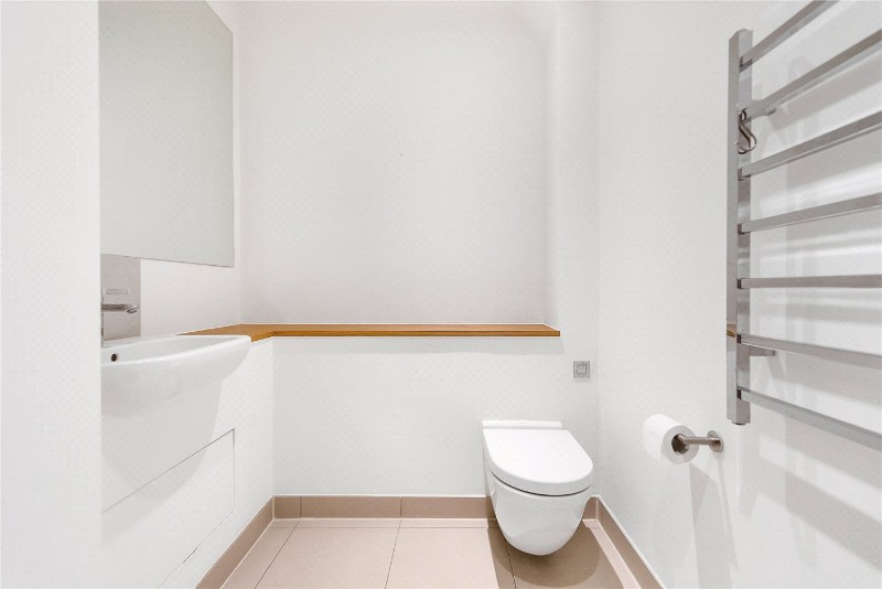 Narrowboat Avenue, Brentford, TW8